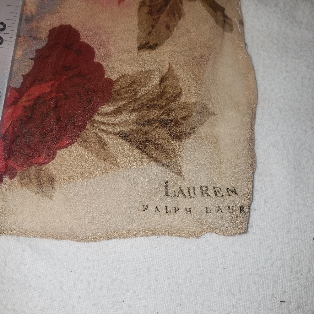 Is Lauren ralph Lauren Rose scarf